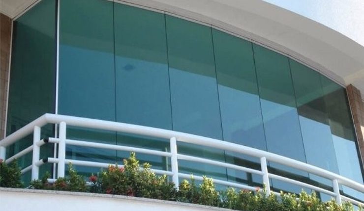 نصب و اجرای شیشه بالکن
